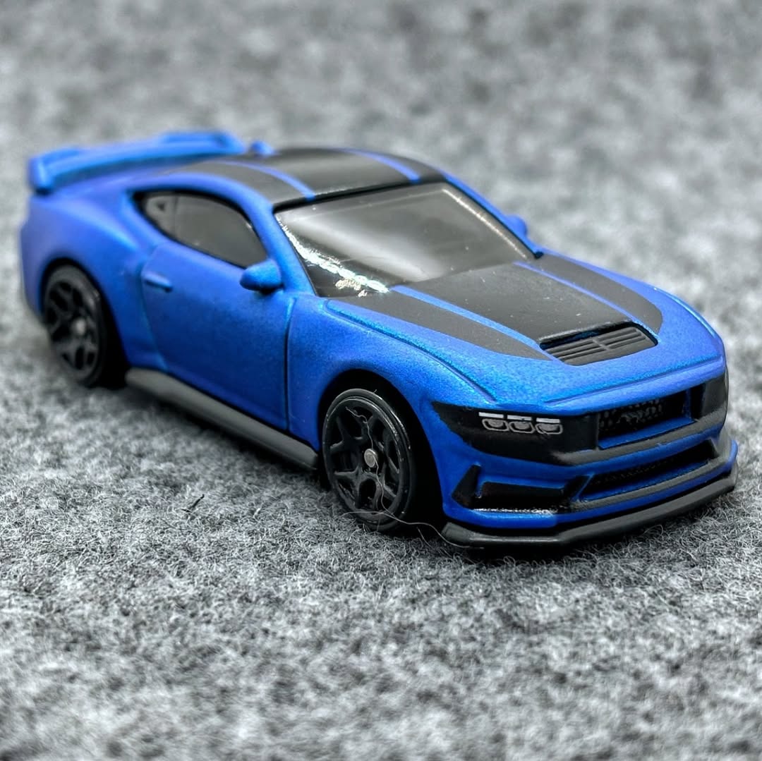 HOTWHEELS- Ford Mustang darkhorse (BLUE)