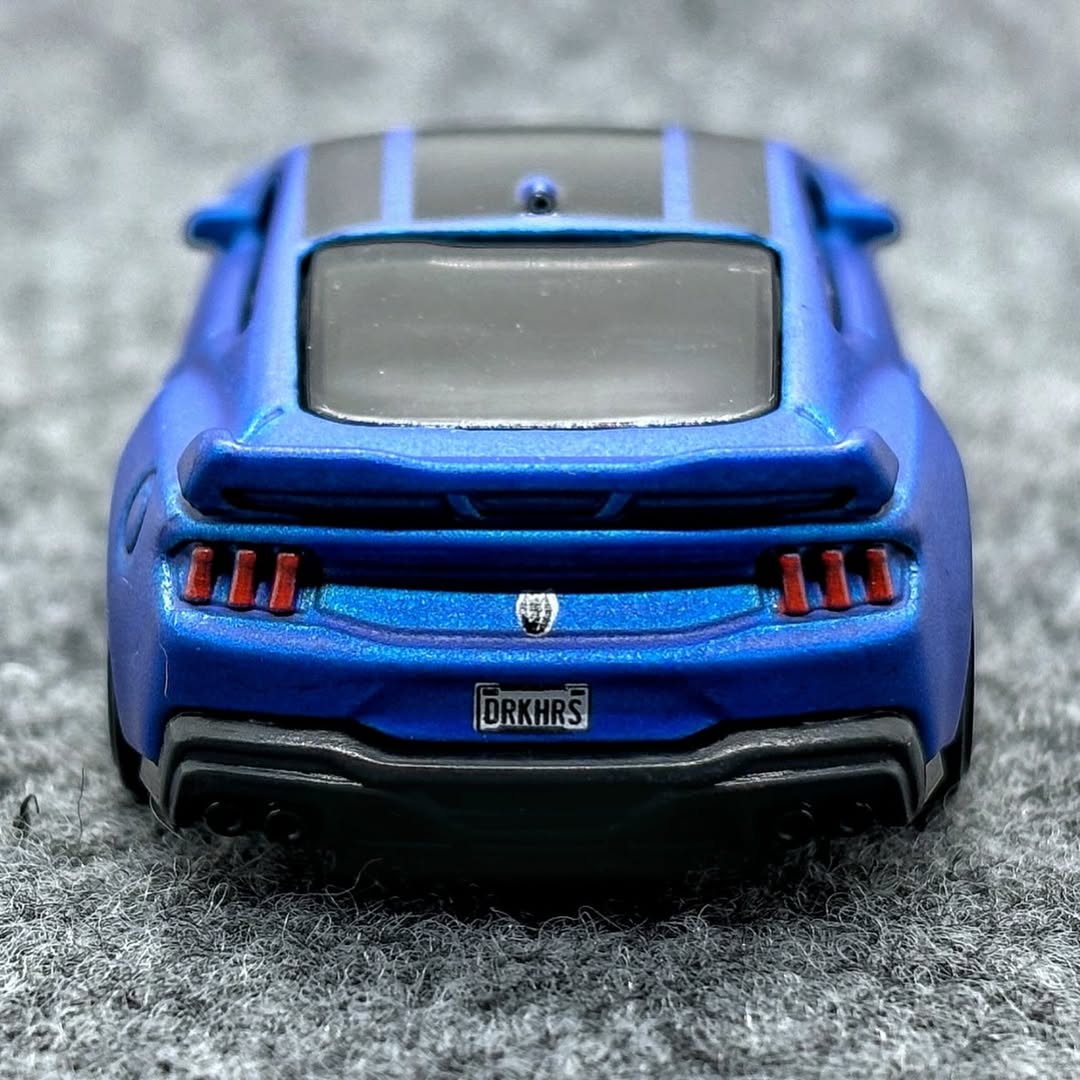 HOTWHEELS- Ford Mustang darkhorse (BLUE)