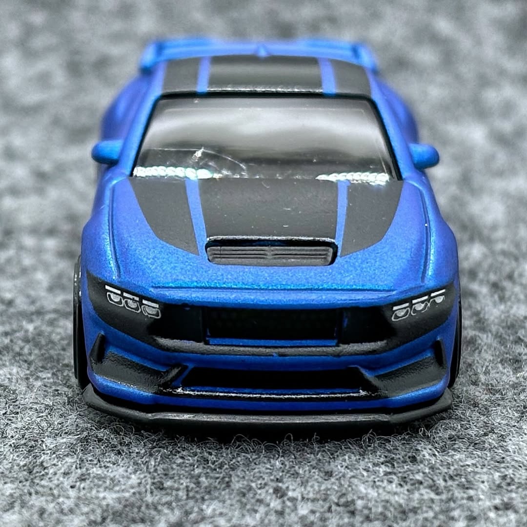 HOTWHEELS- Ford Mustang darkhorse (BLUE)